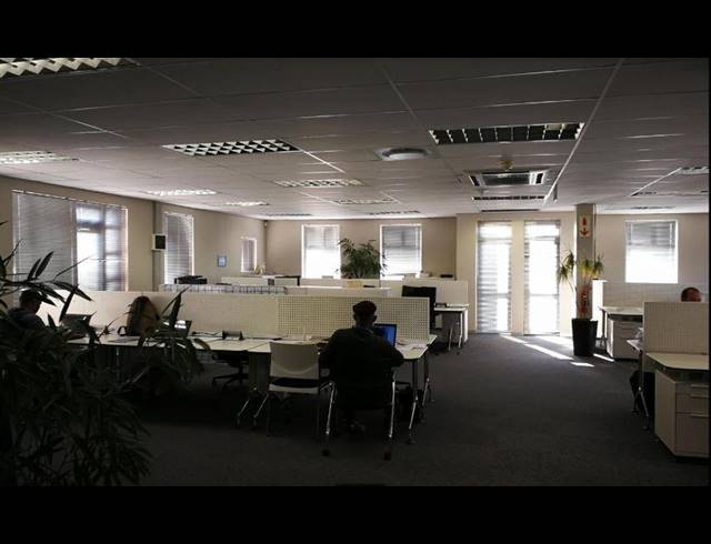 1,130M² OFFICE TO LET IN TYGER VALLEY